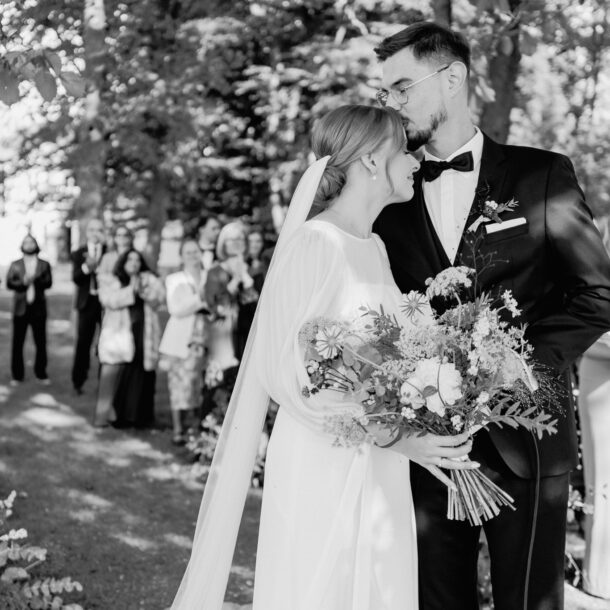 ślub plenerowy Ceglarnia Jarosławki Poznań ceremonia wśród drzew Marta Artek
